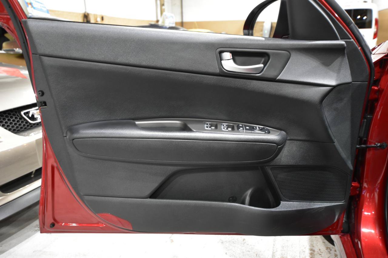 Used 2020 Kia Optima SE FWD image 9