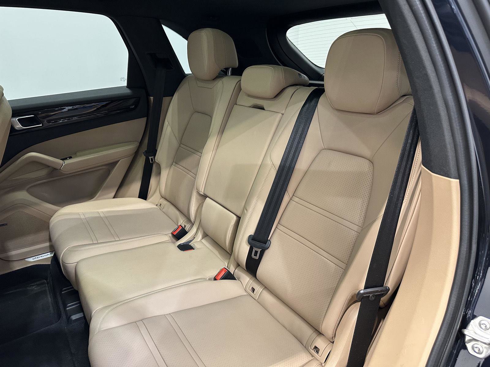 Certified 2022 Porsche Cayenne image 32