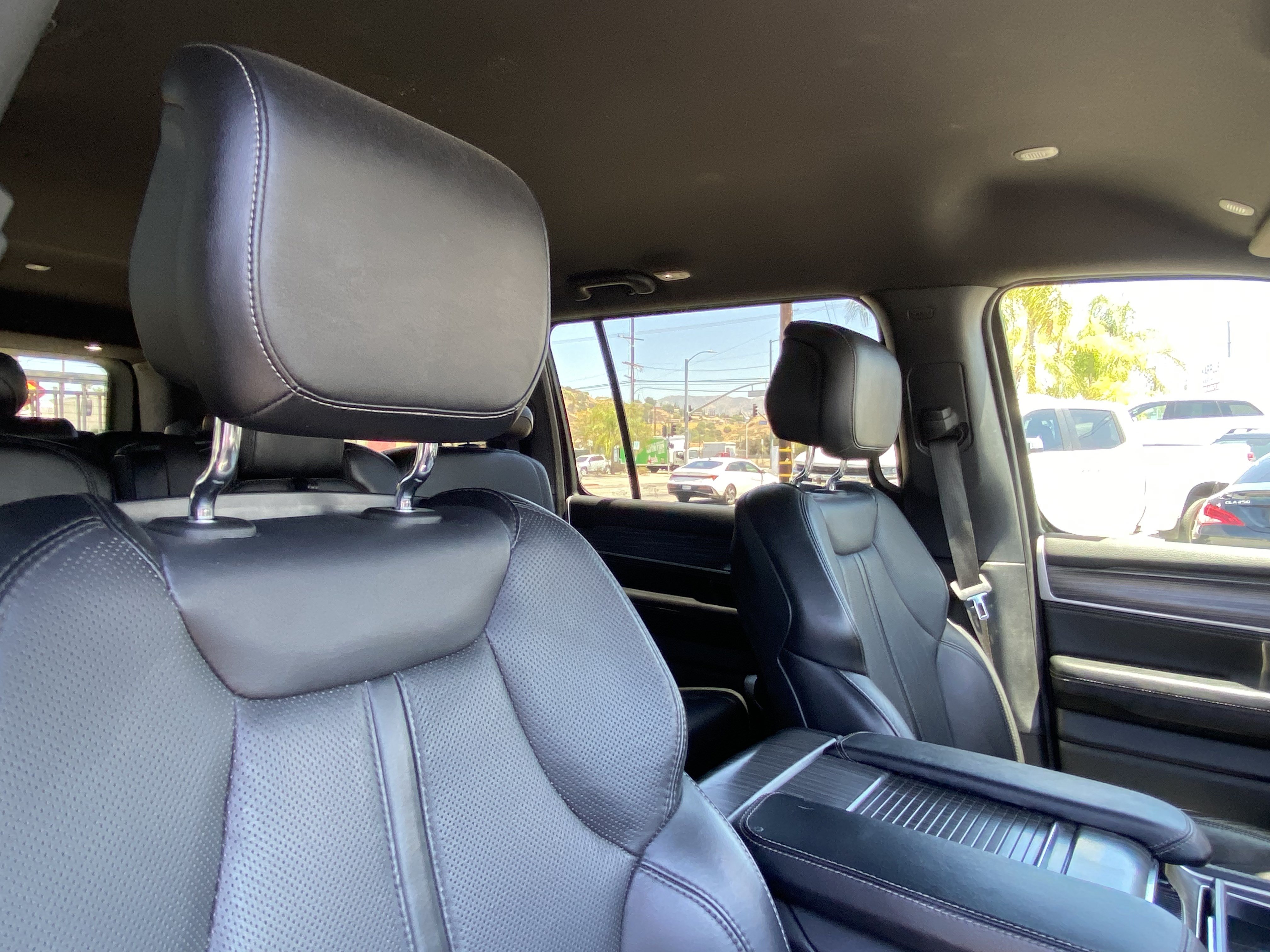 Used 2024 Jeep Wagoneer L Series II w/ Flexible Seating Group AWD/4WD image 31