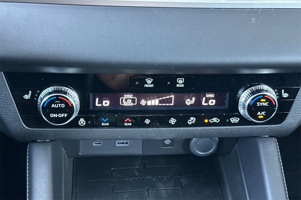 New 2025 Mitsubishi Outlander SEL image 21