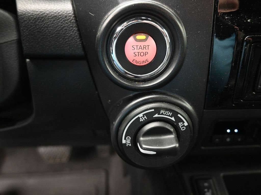 Used 2021 Nissan Titan PRO-4X w/ Pro-4x Convenience Package image 16