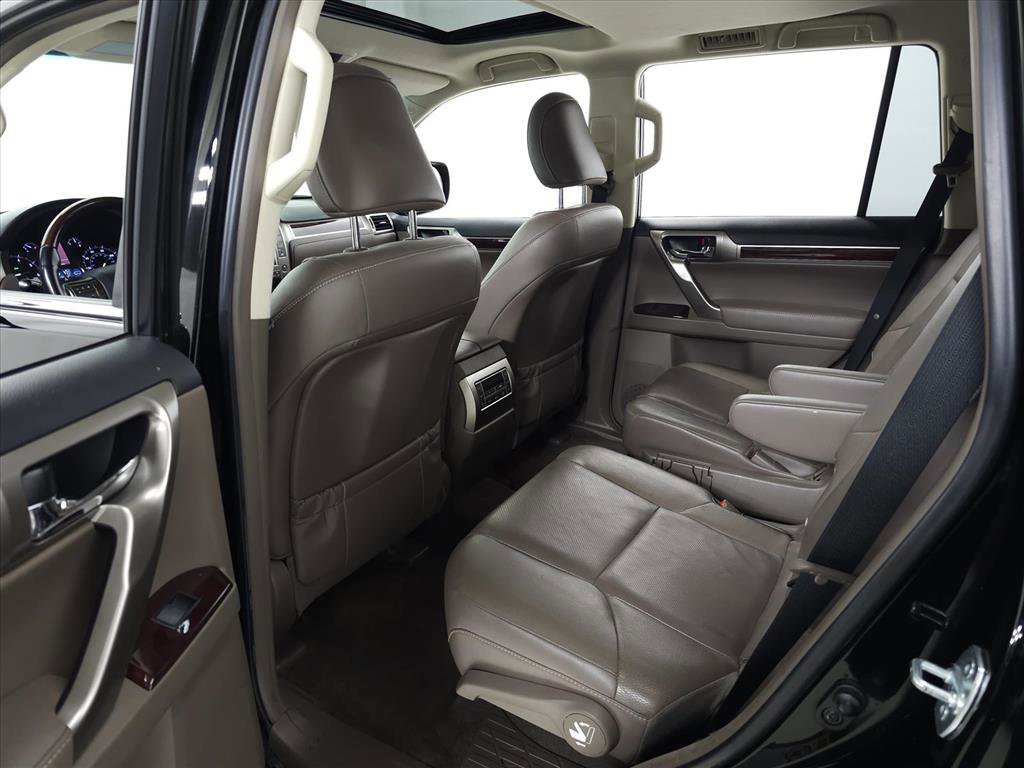 Used 2017 Lexus GX 460 image 28