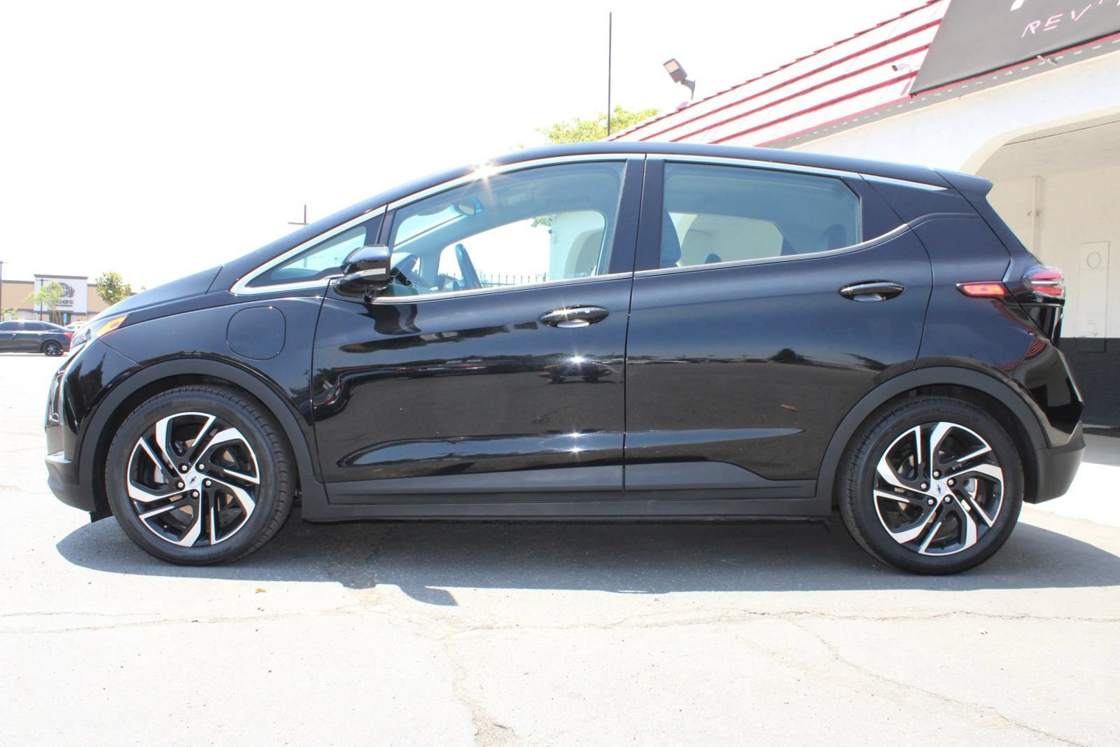 Used 2022 Chevrolet Bolt LT w/ Infotainment Package FWD image 10