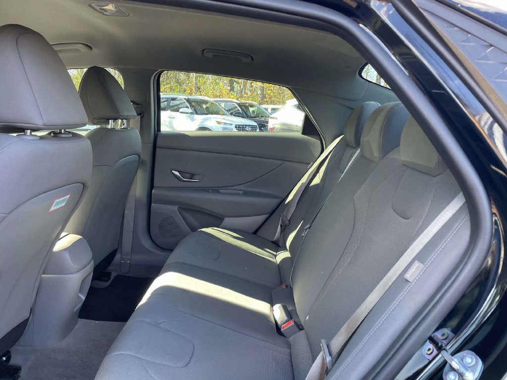 New 2025 Hyundai Elantra SE FWD image 10