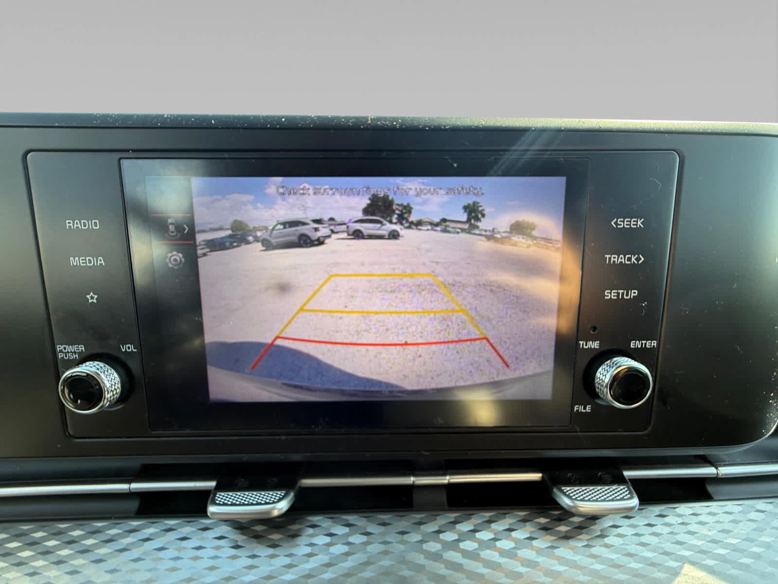 Used 2023 Kia Carnival LX FWD image 15