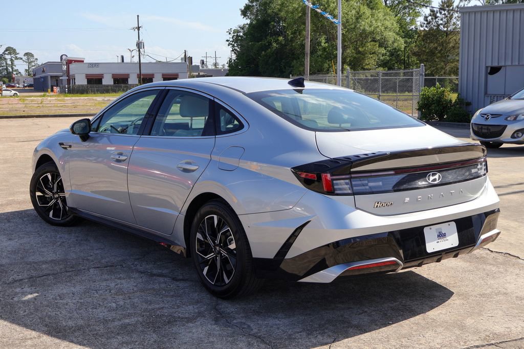 Used 2025 Hyundai Sonata SEL FWD image 2