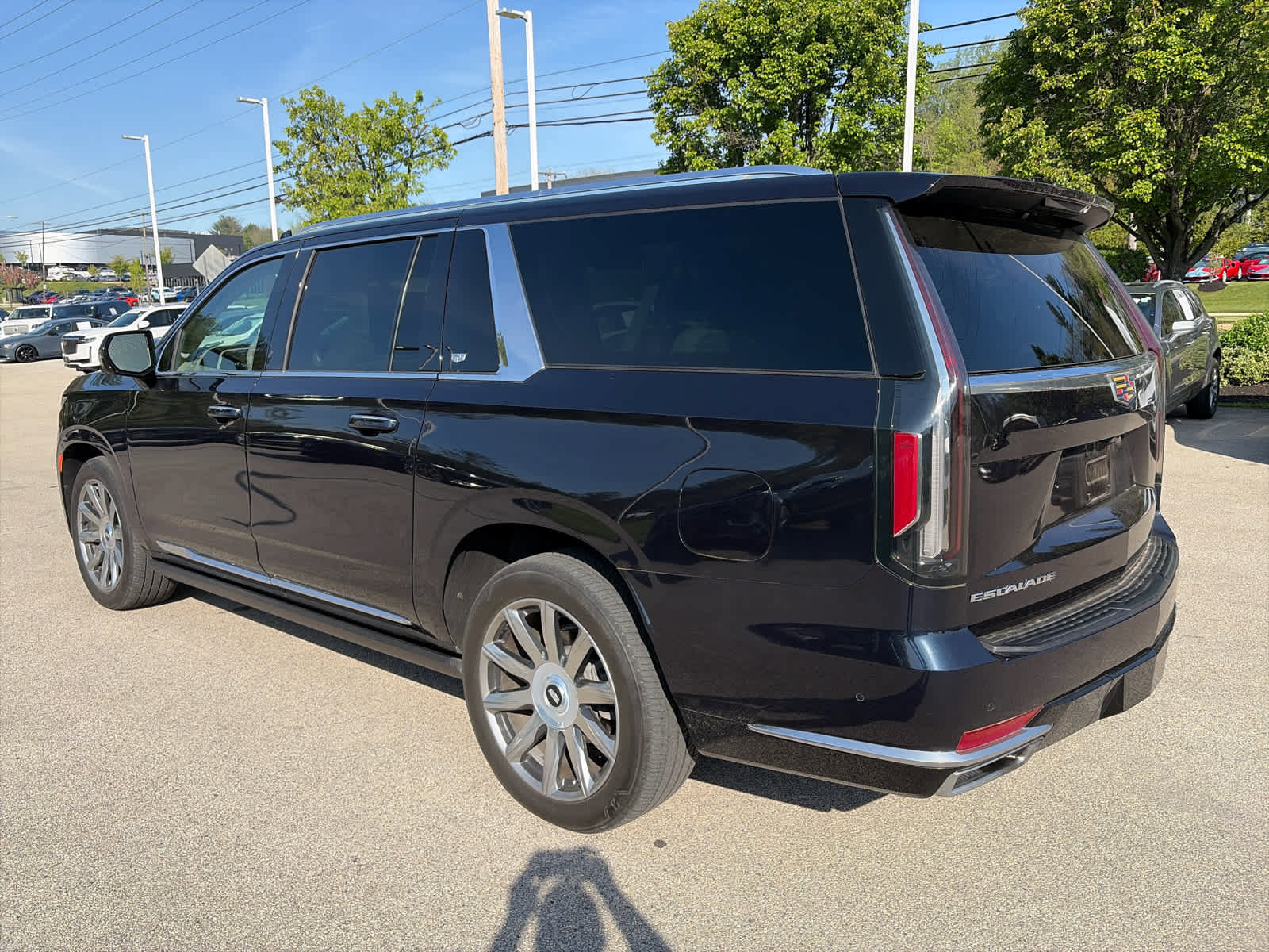 Used 2021 Cadillac Escalade ESV Premium Luxury Platinum AWD/4WD image 2