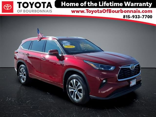 Used 2022 Toyota Highlander XLE AWD/4WD image 1