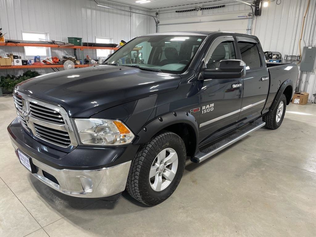 Used 2015 RAM 1500 Classic SLT w/ SLT Plus D￩cor Group image 3