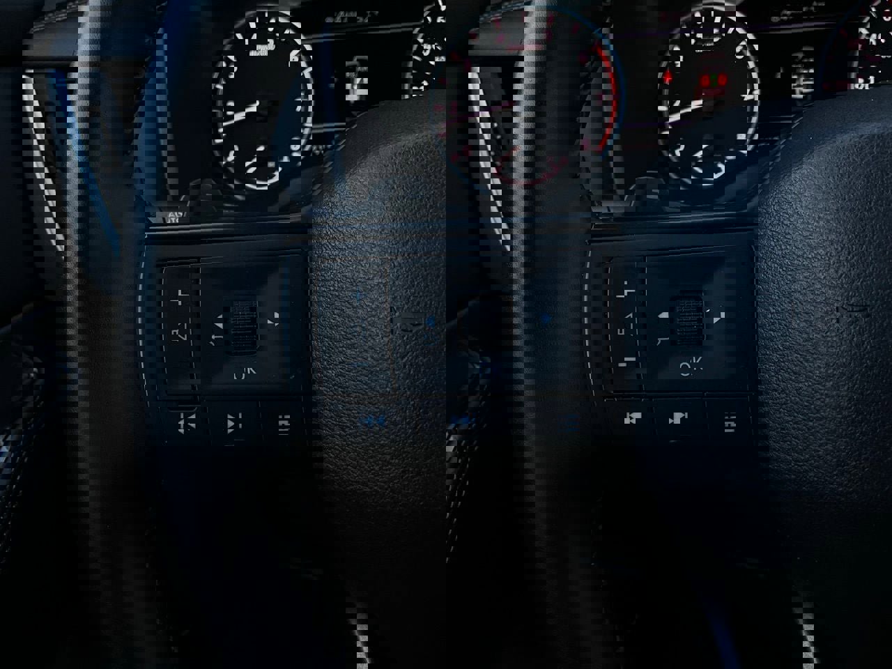 Used 2025 Nissan Rogue SV image 33