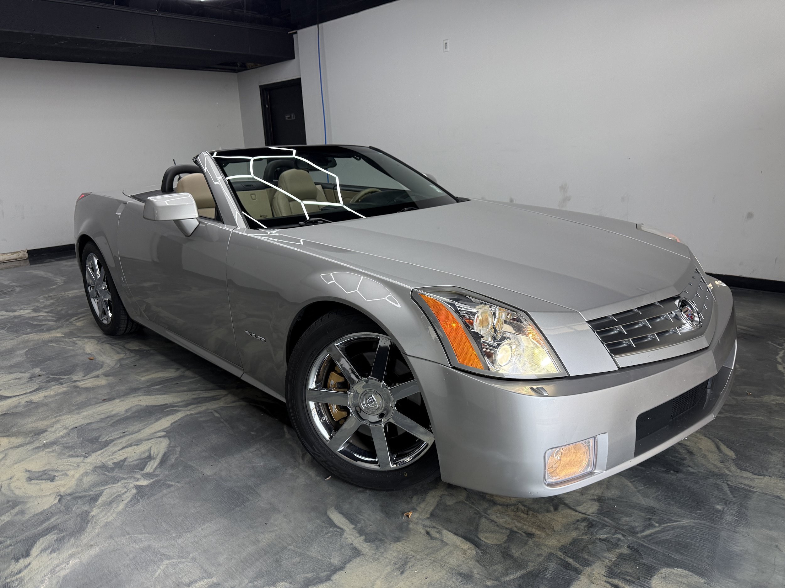 Used 2008 Cadillac XLR RWD image 4