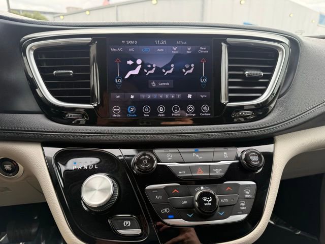 Used 2020 Chrysler Pacifica Limited image 22