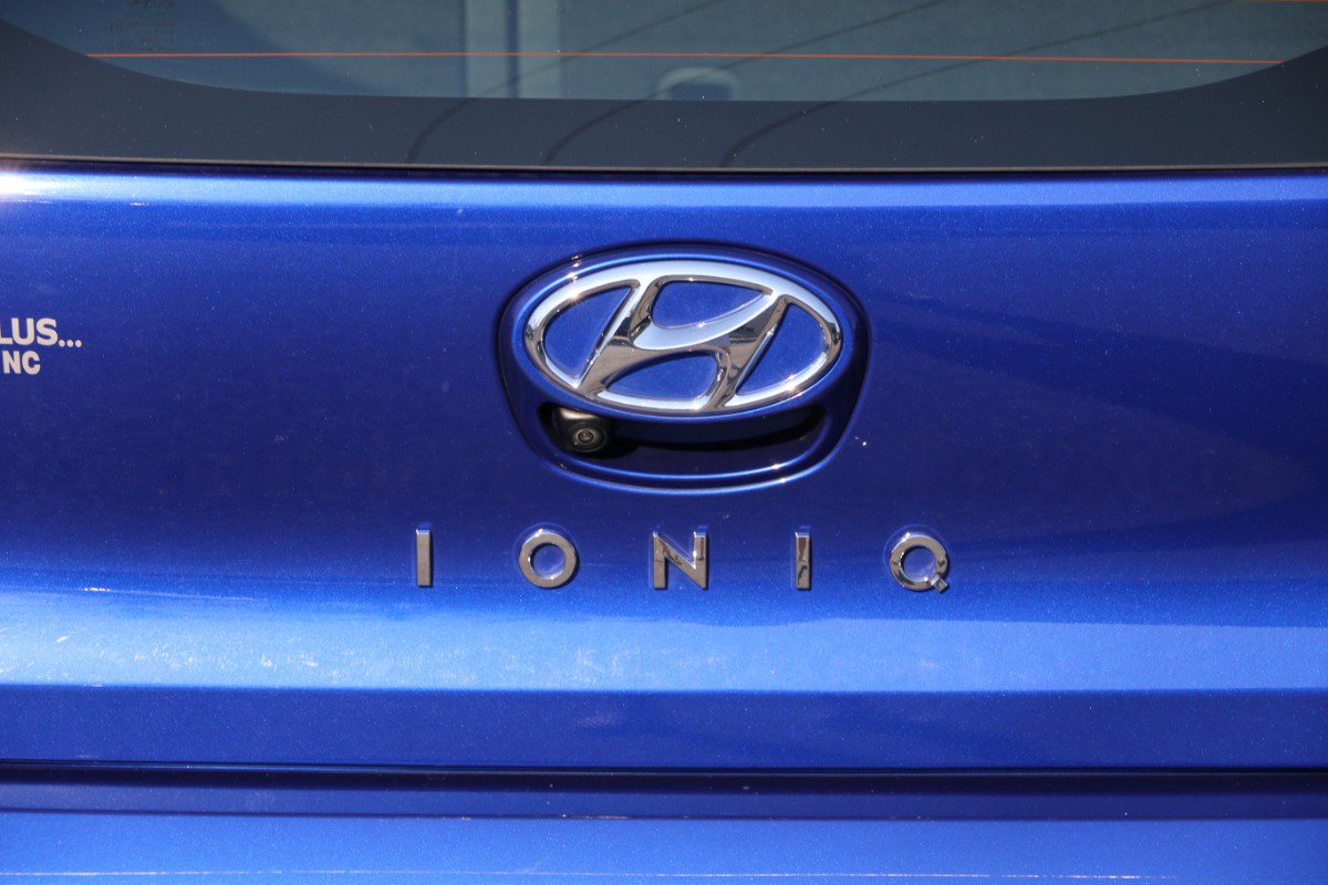 Used 2021 Hyundai Ioniq SE FWD image 5