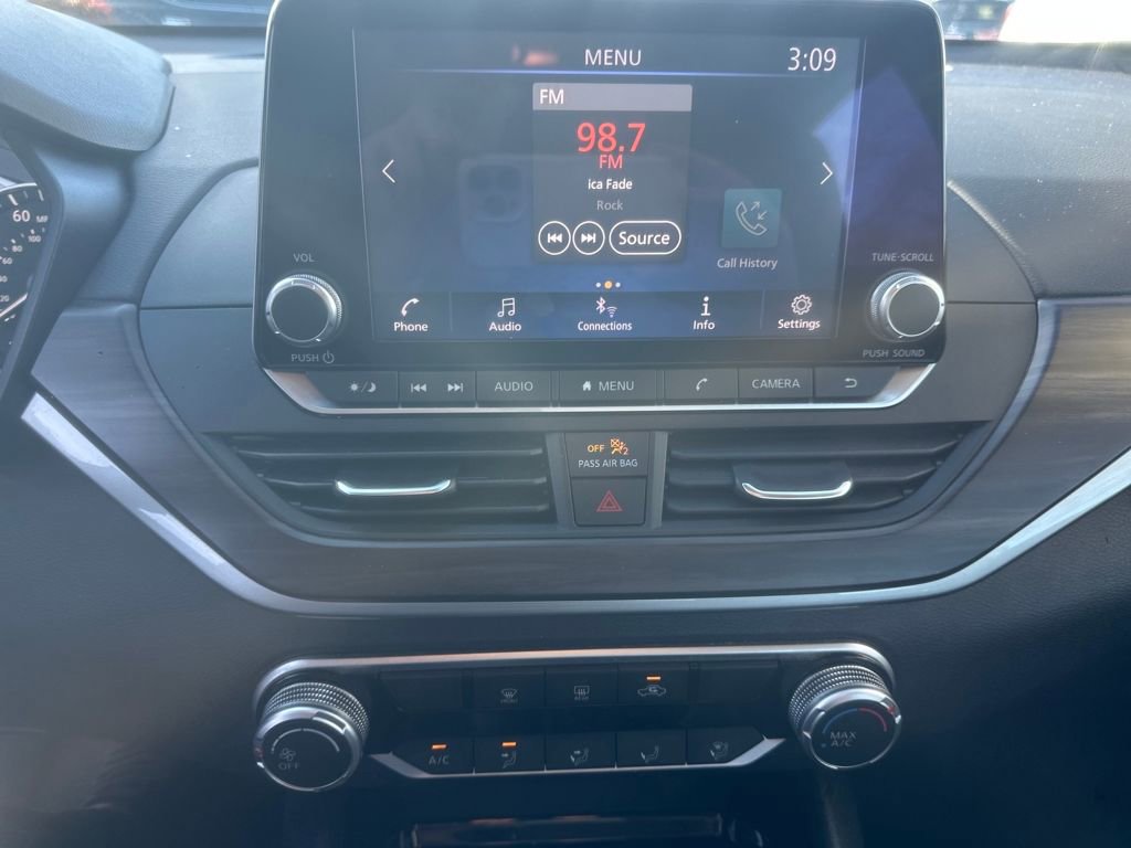 Used 2024 Nissan Altima 2.5 SV image 8