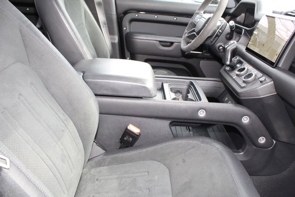 Used 2022 Land Rover Defender 110 V8 image 3