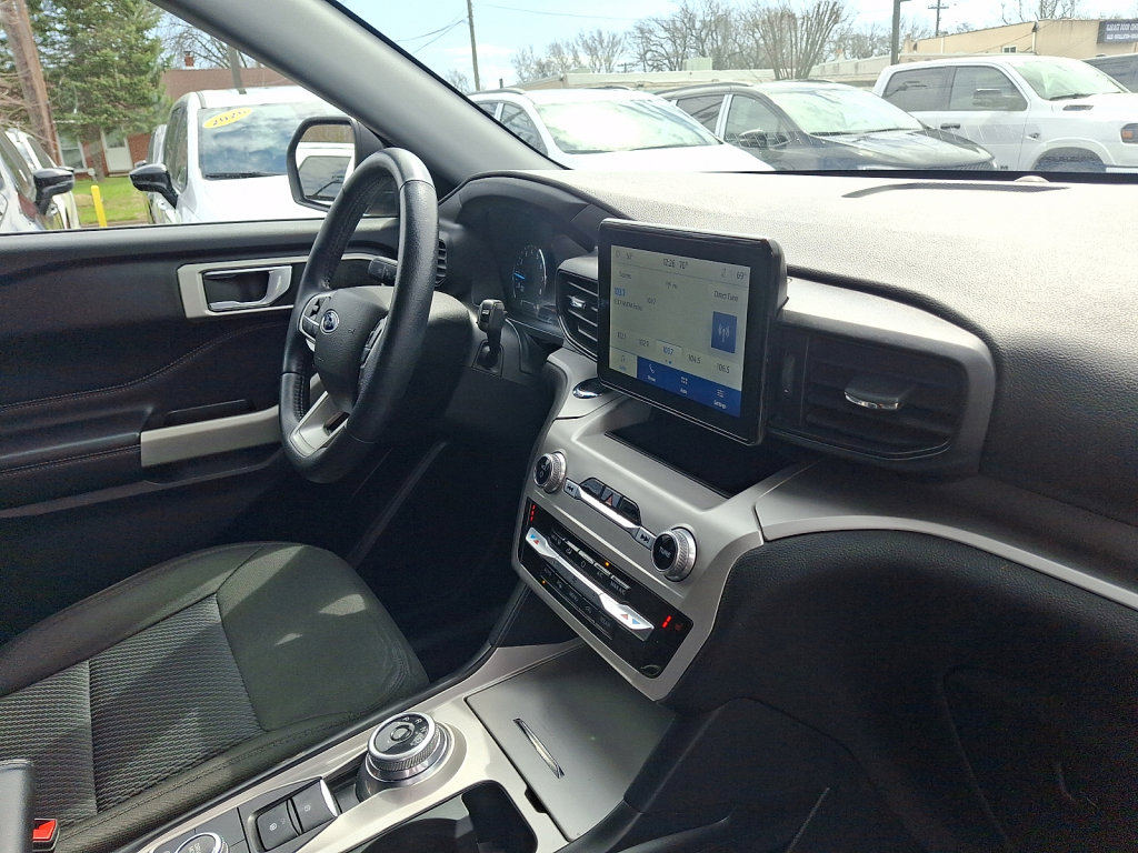 Used 2022 Ford Explorer XLT image 12