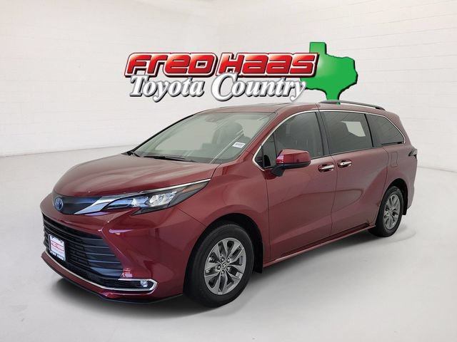 Used 2024 Toyota Sienna XLE FWD video 1