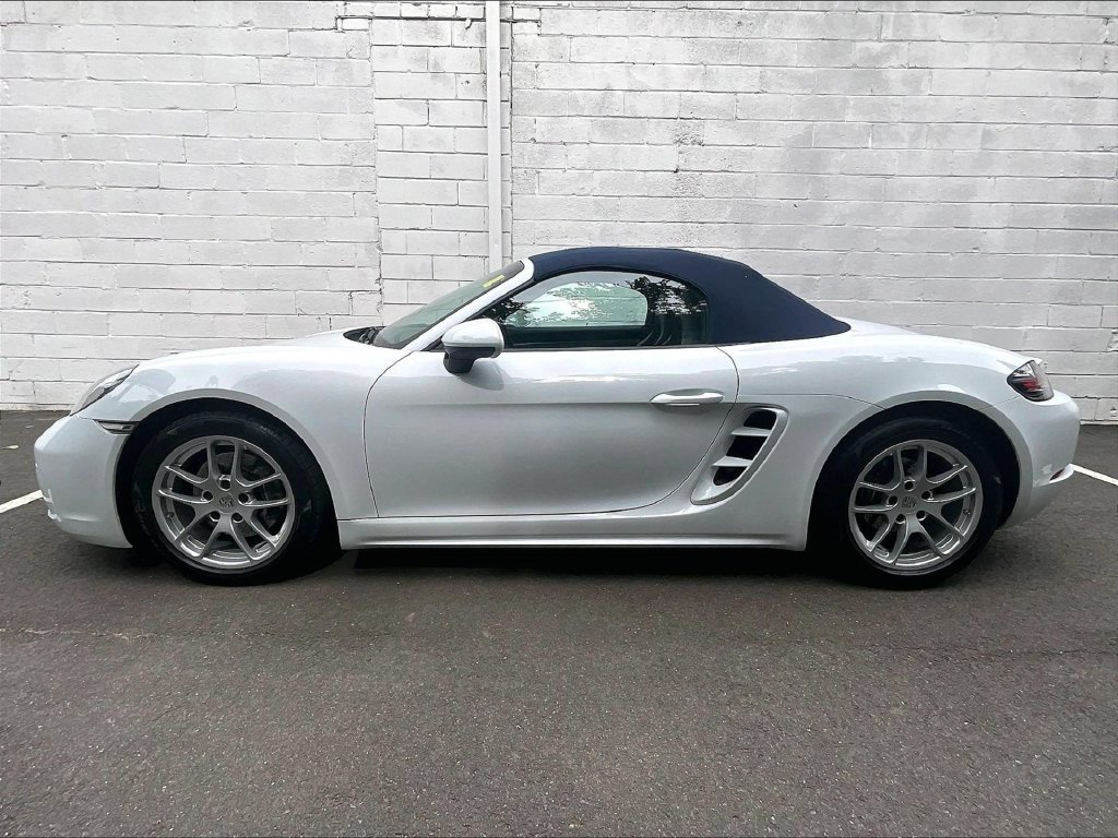 Used 2019 Porsche 718 Boxster RWD image 2