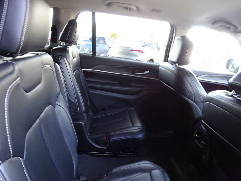 Used 2023 Jeep Grand Cherokee L Limited AWD/4WD image 21
