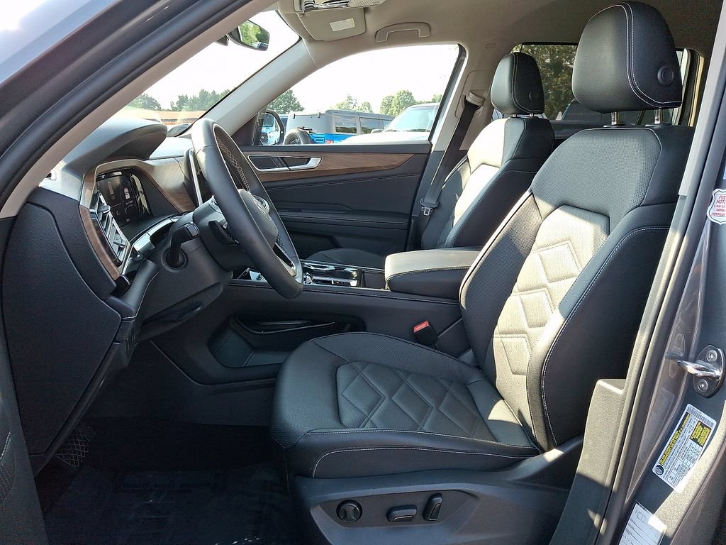 Used 2025 Volkswagen Atlas SE AWD/4WD image 15