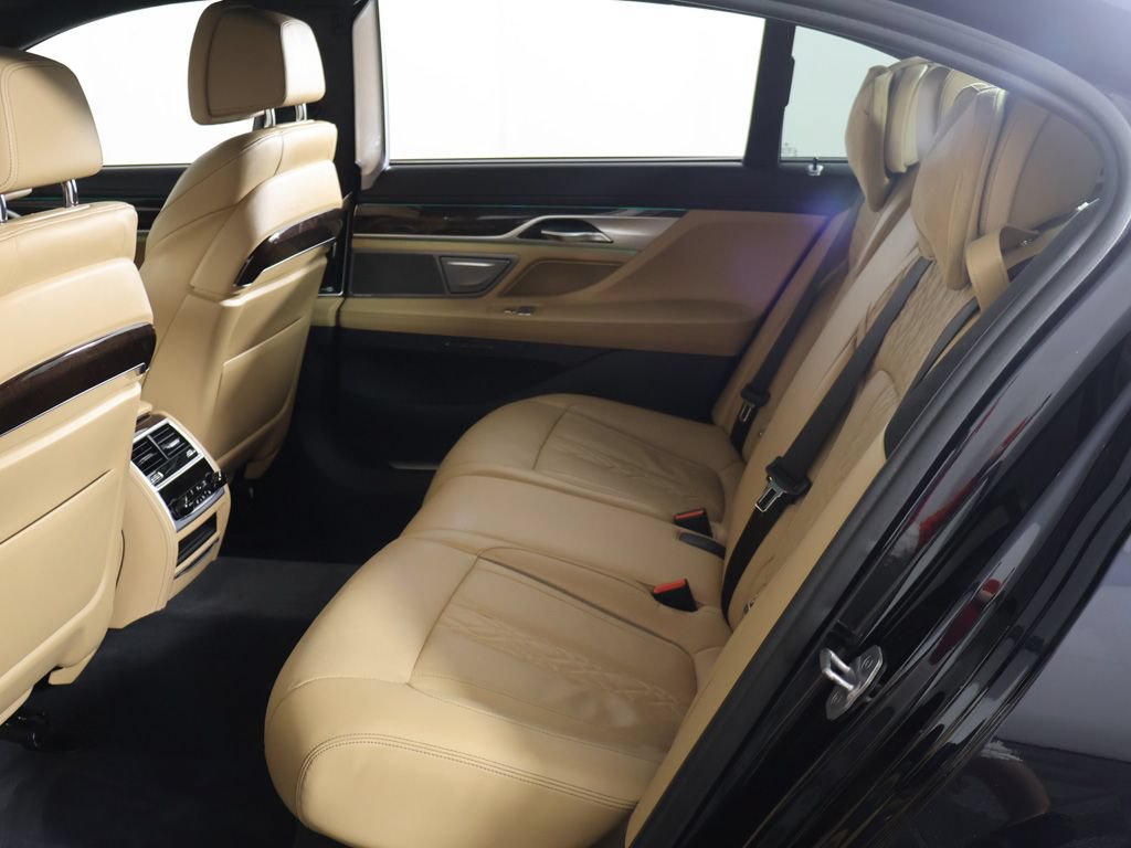 Used 2019 BMW 750i xDrive AWD/4WD image 34