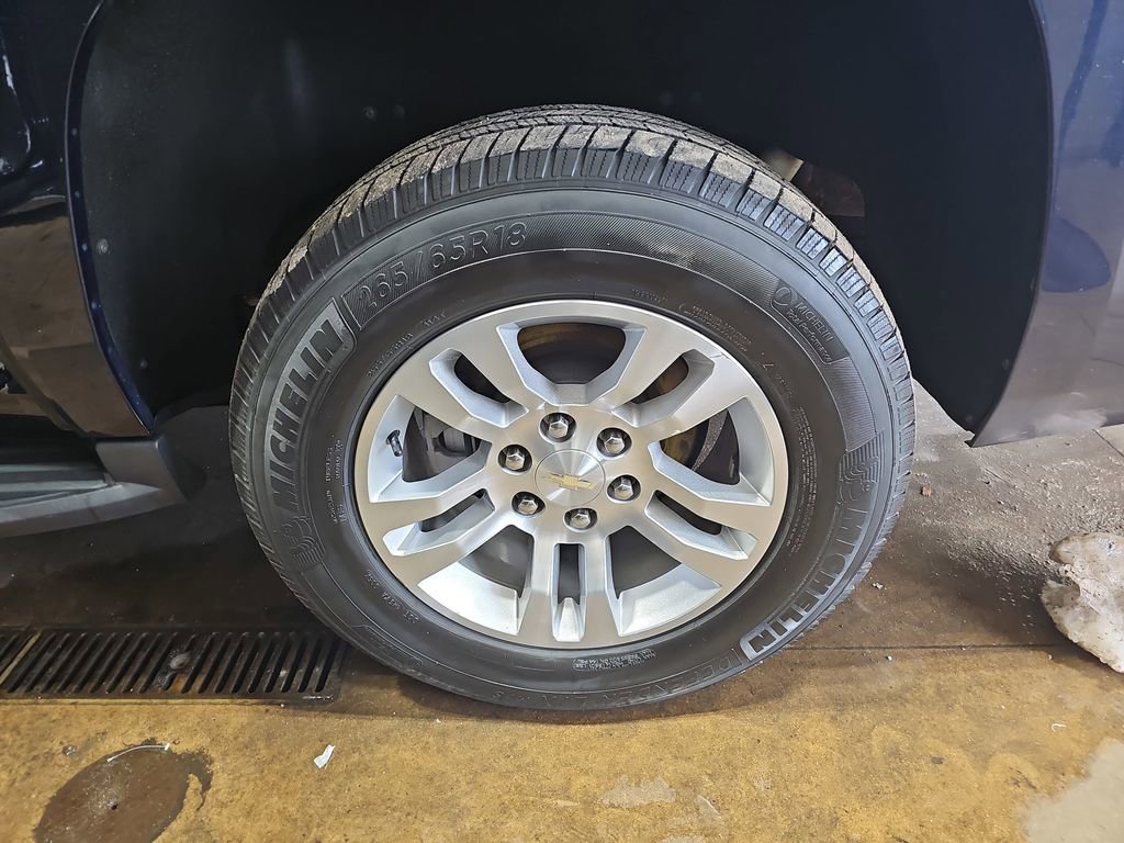 Used 2018 Chevrolet Suburban LT w/ Luxury Package image 32