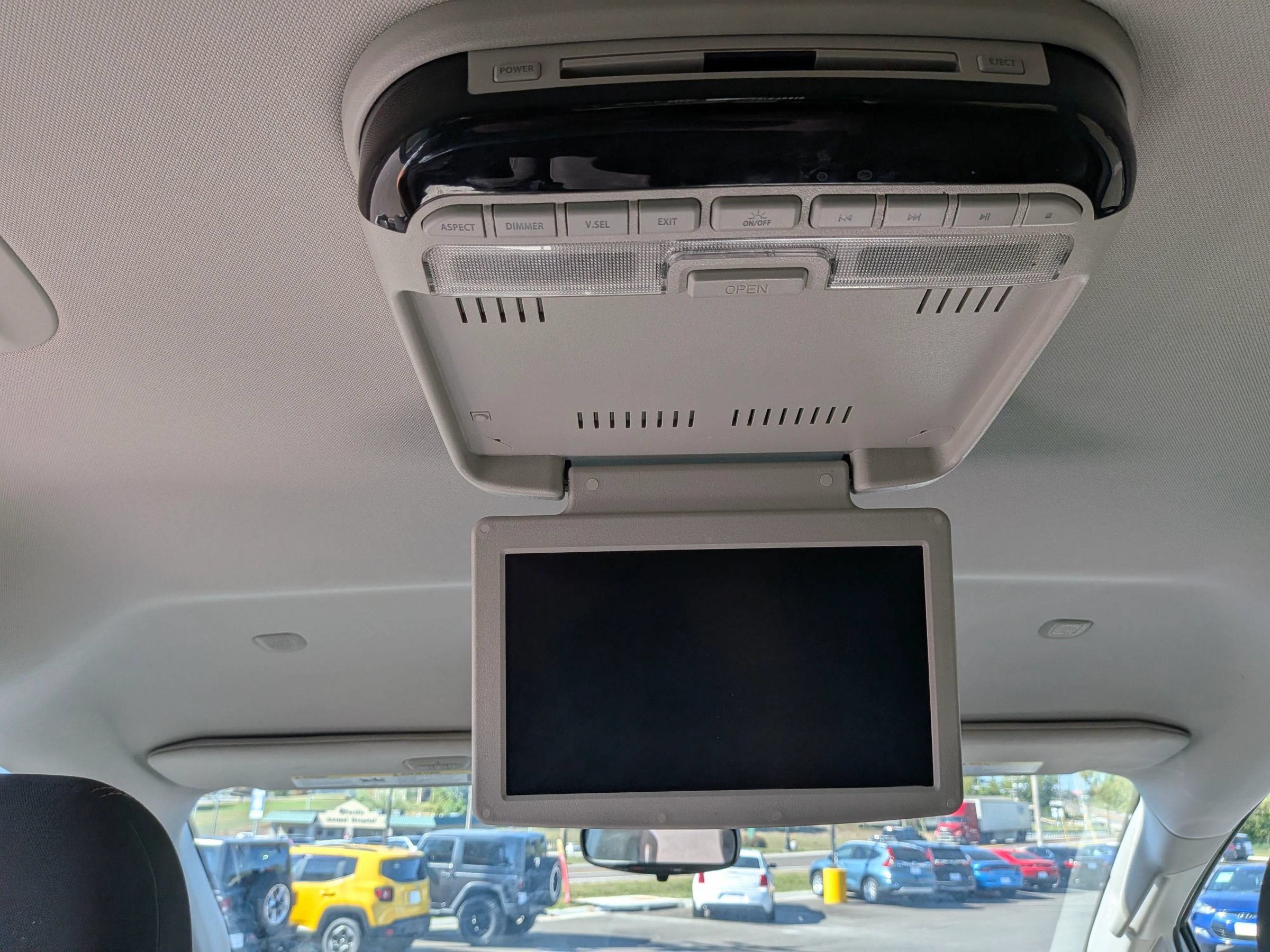 Used 2017 Chrysler Pacifica Touring Plus w/ Tire & Wheel Group FWD image 32