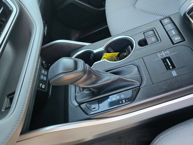 Used 2022 Toyota Highlander L FWD image 16