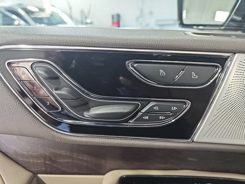 Used 2023 Lincoln Navigator L Reserve AWD/4WD image 36