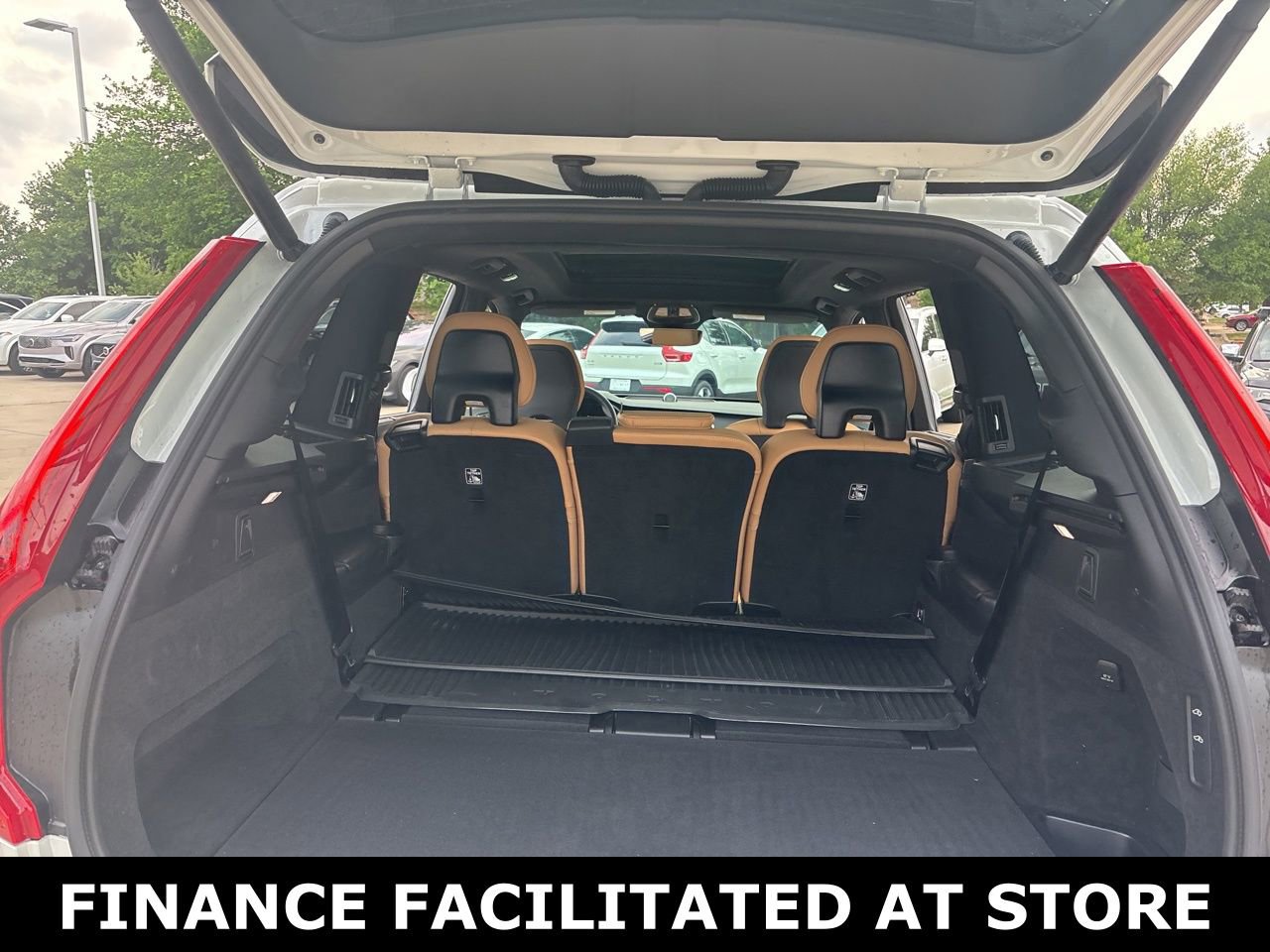 Used 2024 Volvo XC90 T8 Ultimate w/ Lounge Package image 10