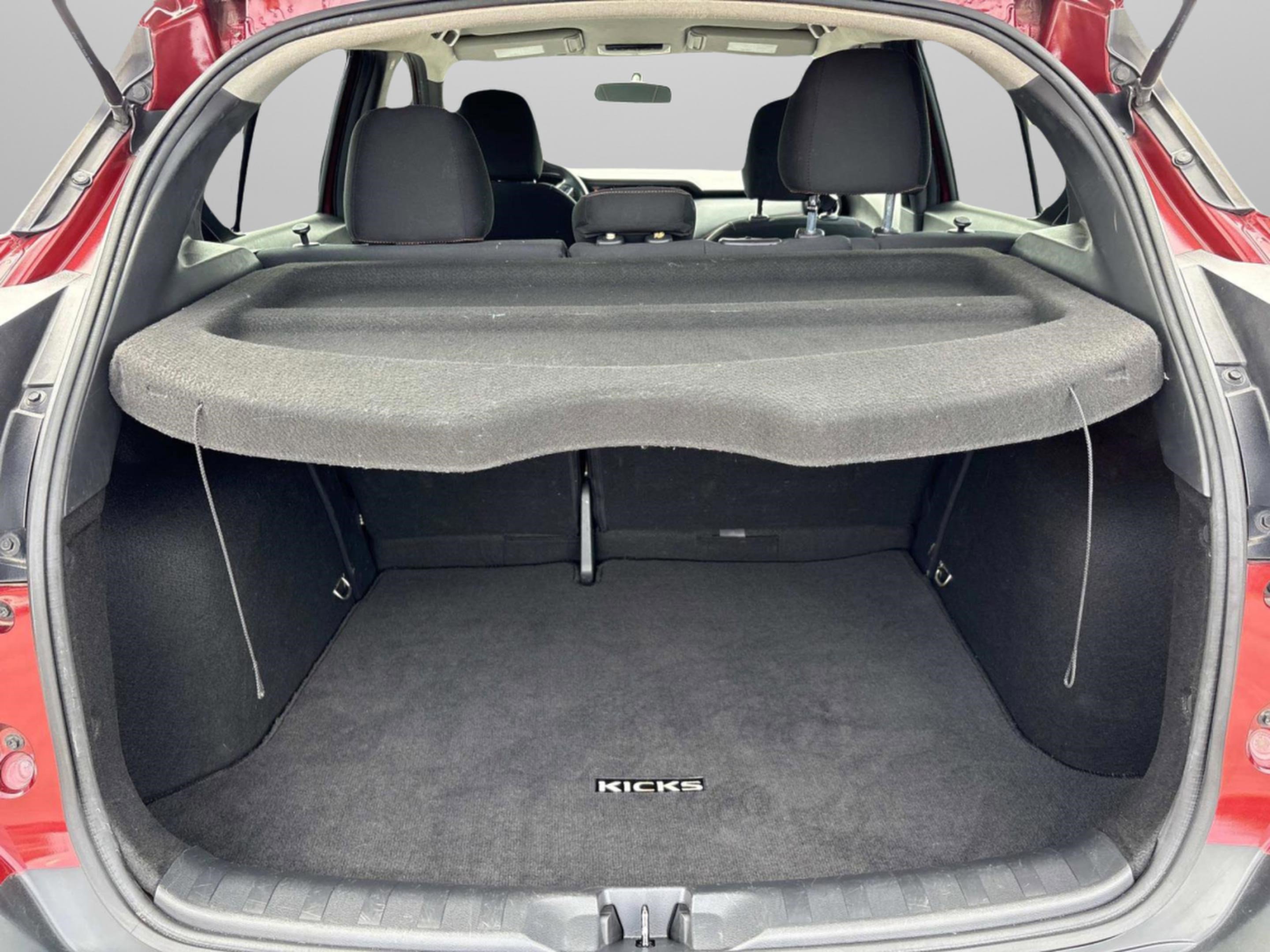 Used 2018 Nissan Kicks SR image 13