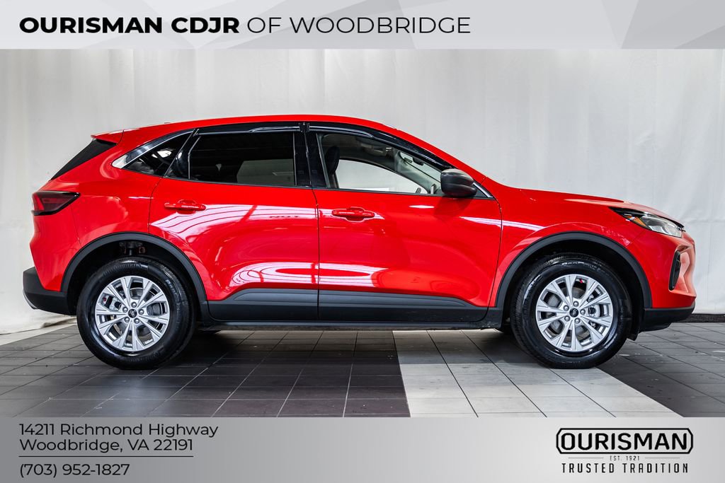 Used 2024 Ford Escape Active AWD/4WD image 3