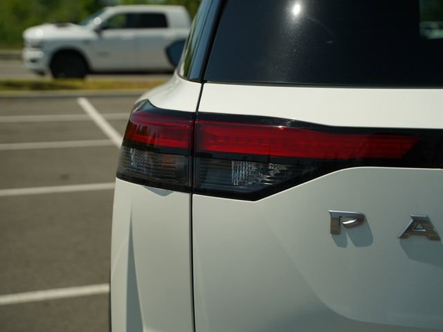 Used 2022 Nissan Pathfinder SV w/ SV Premium Package image 40