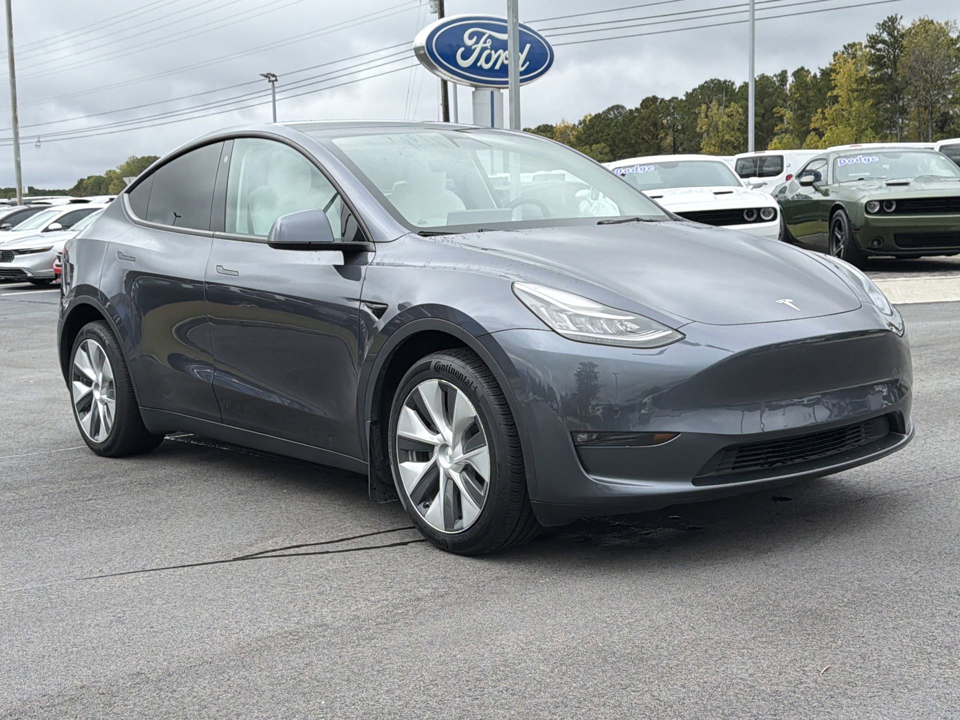 Used 2022 Tesla Model Y Long Range image 31