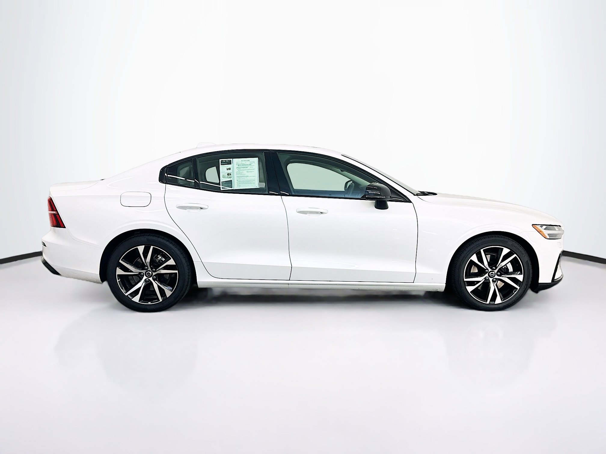 Used 2025 Volvo S60 B5 Core image 10