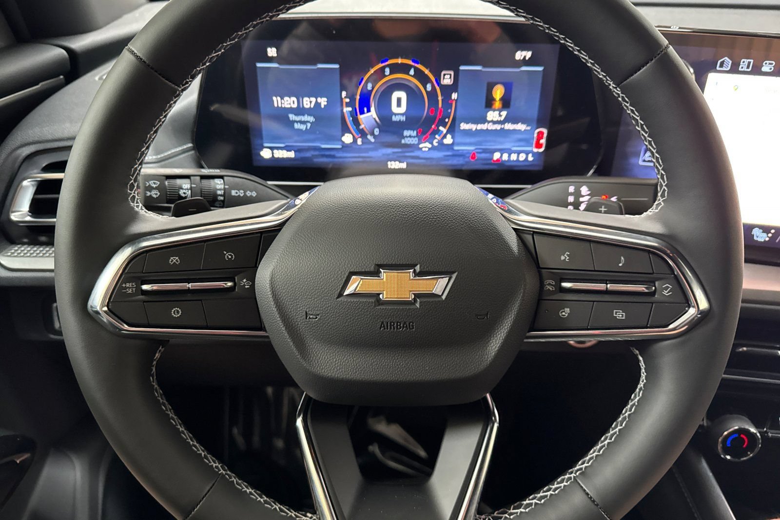 New 2026 Chevrolet Traverse LT w/ Driver Confidence Package FWD image 24