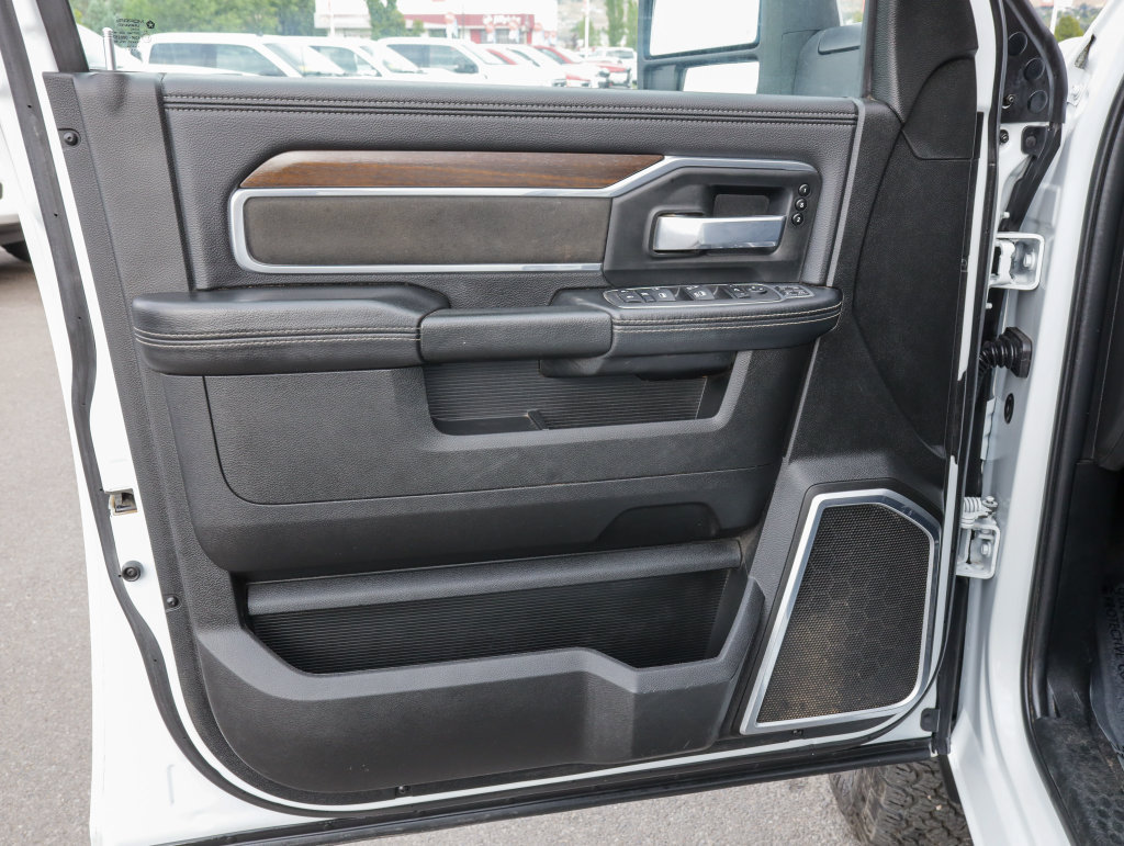 Used 2024 RAM 2500 Laramie AWD/4WD image 15
