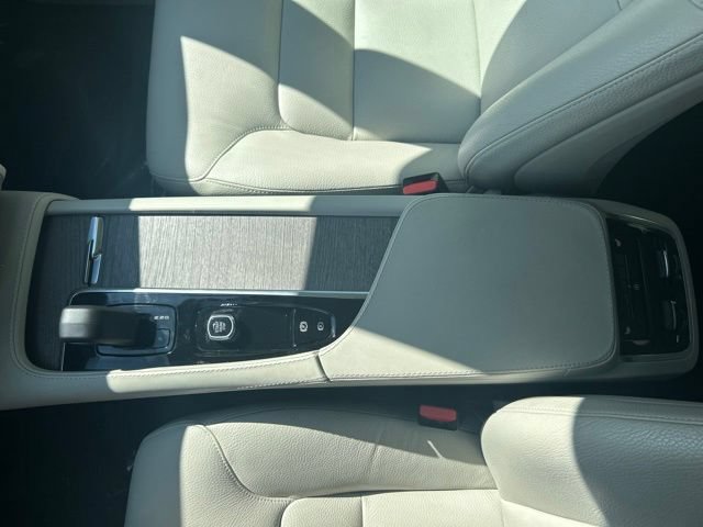 Certified 2023 Volvo XC90 B6 Plus w/ Protection Package Premier AWD/4WD image 28