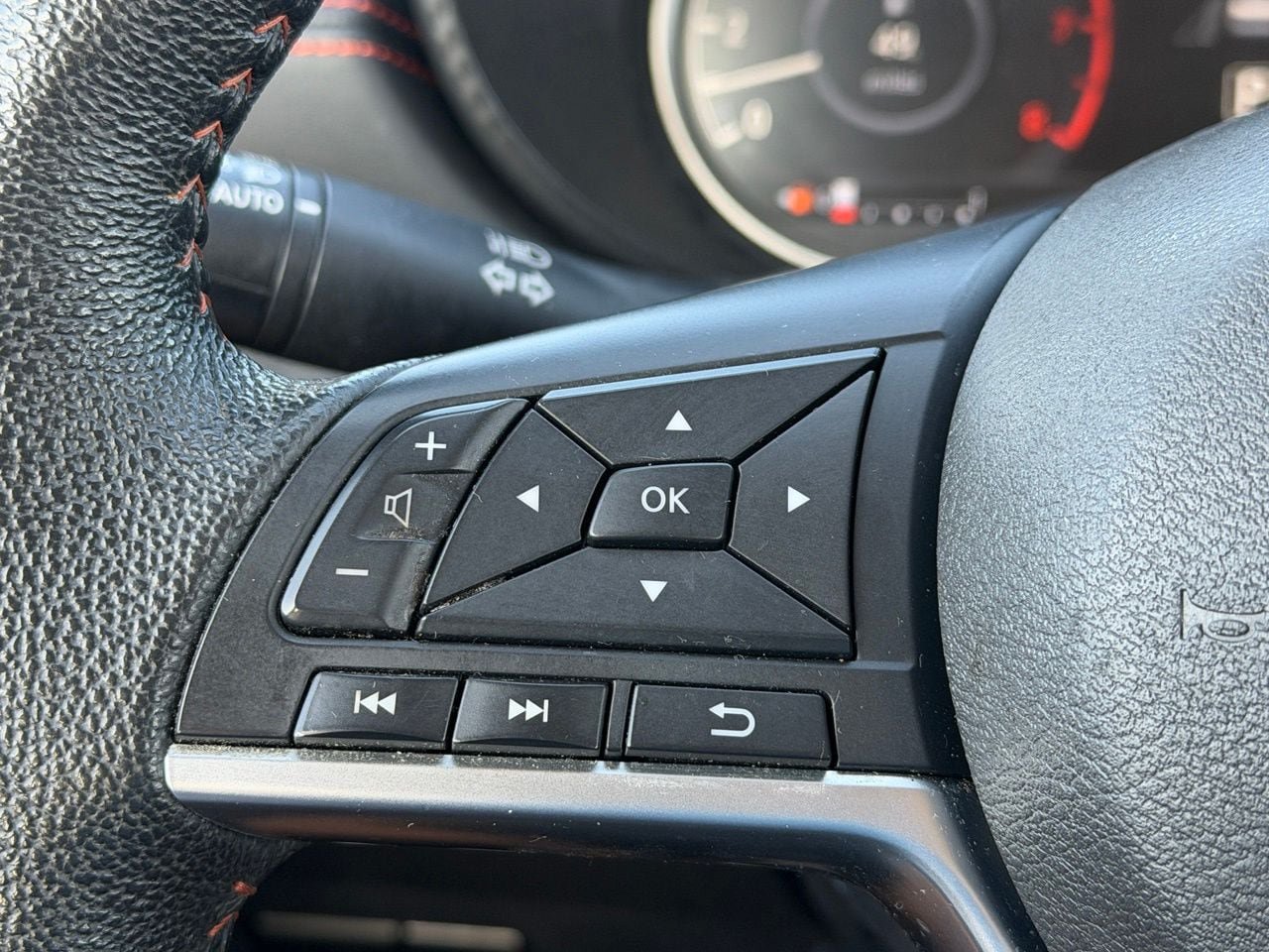 Certified 2025 Nissan Versa SR w/ Trunk Package FWD image 17