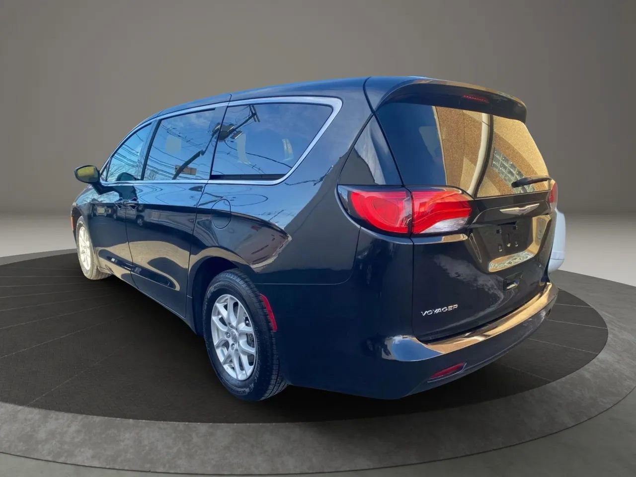 Used 2020 Chrysler Voyager LX w/ Cold Weather Group image 7