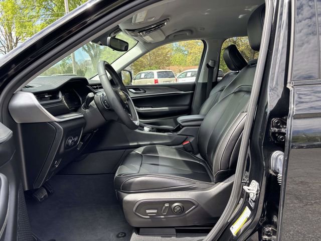 Used 2023 Jeep Grand Cherokee L Limited w/ Luxury Tech Group II AWD/4WD image 3
