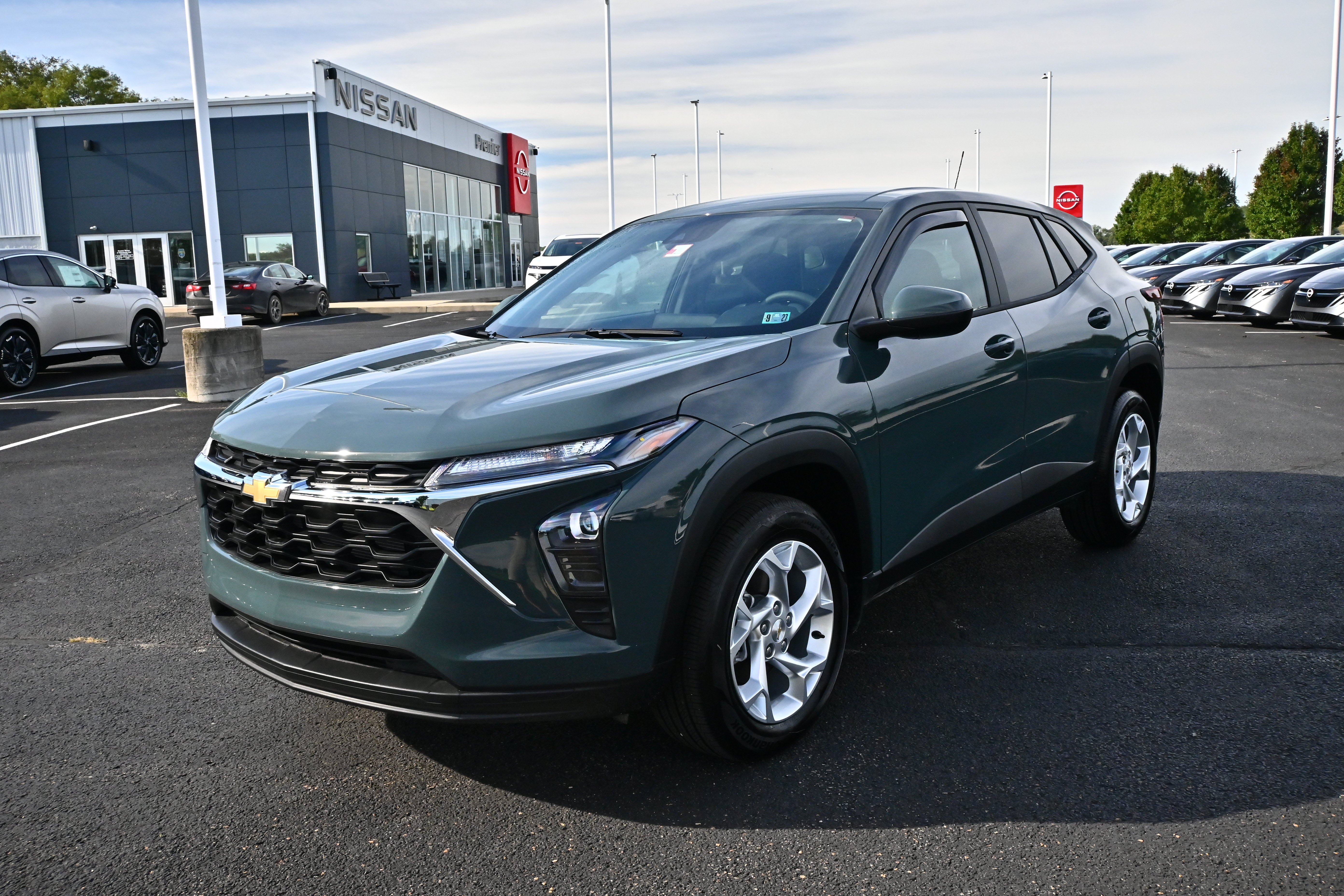 Used 2026 Chevrolet Trax LS w/ LS Convenience Package FWD image 4