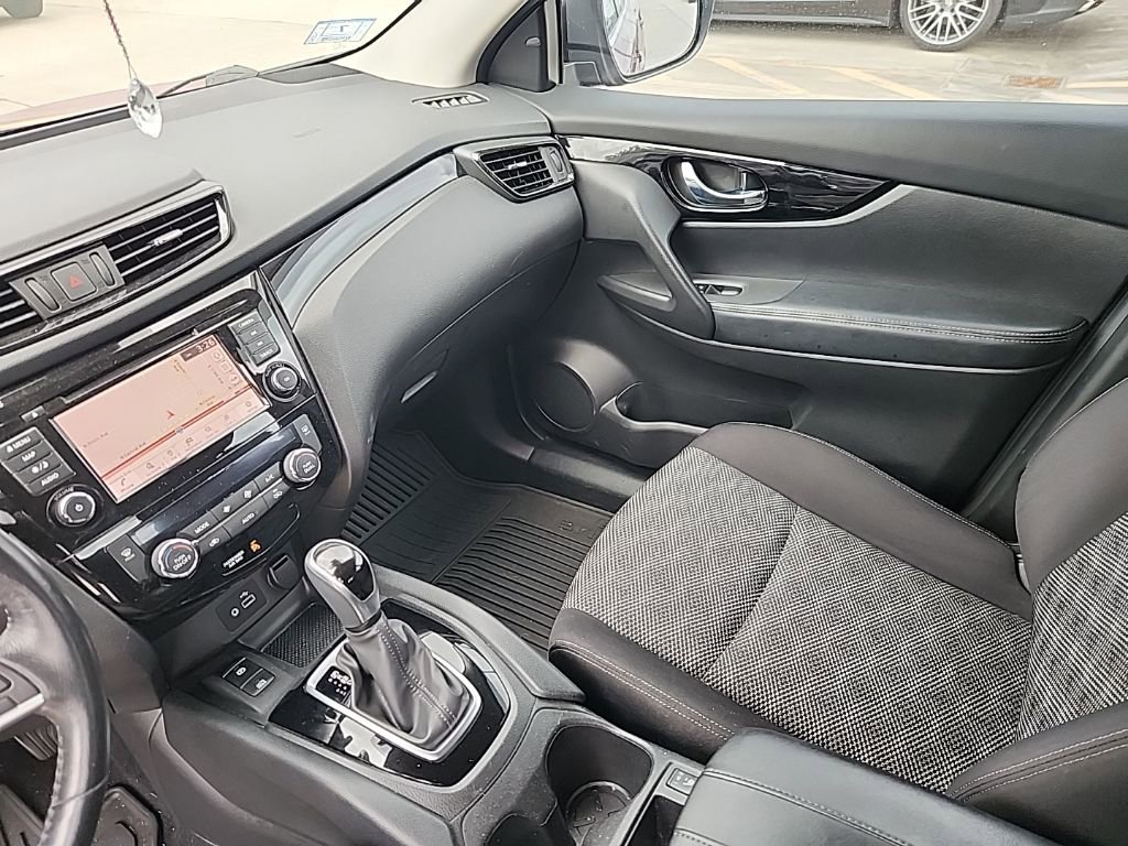 Used 2019 Nissan Rogue Sport SV w/ Technology Package image 6