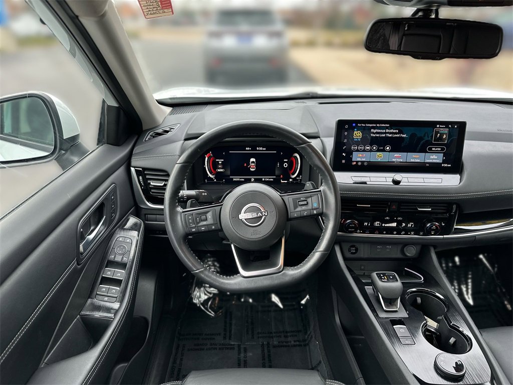 Used 2024 Nissan Rogue SL w/ SL Premium Package image 12