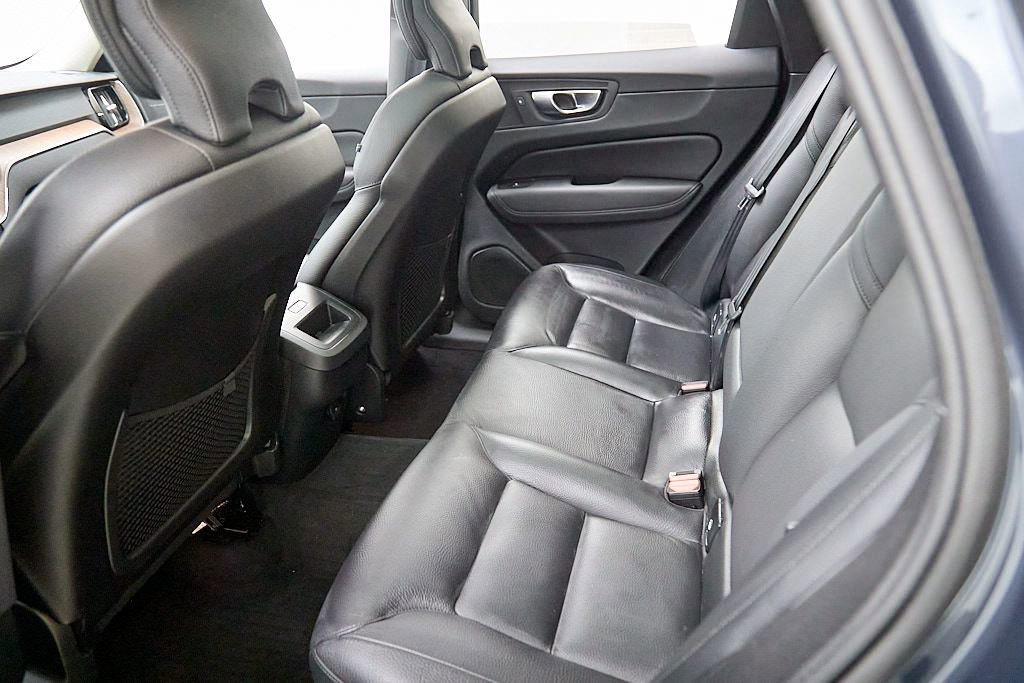 Certified 2024 Volvo XC60 B5 Plus w/ Climate Package image 22