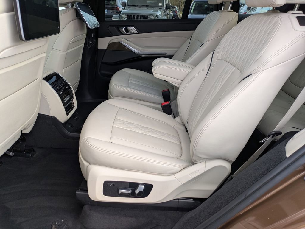 Used 2020 BMW X7 xDrive40i w/ Executive Package image 22