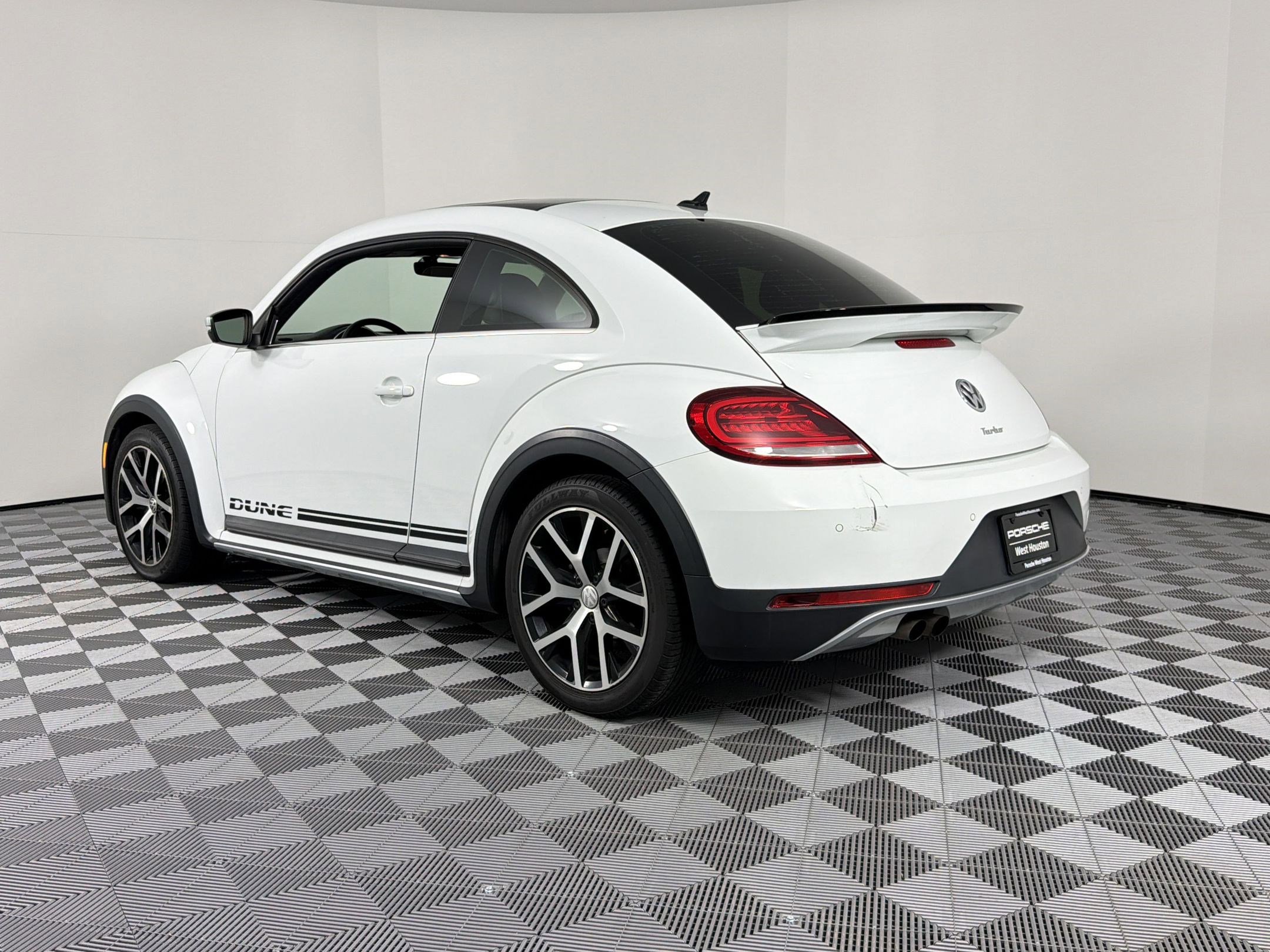 Used 2017 Volkswagen Beetle 1.8T Dune image 3