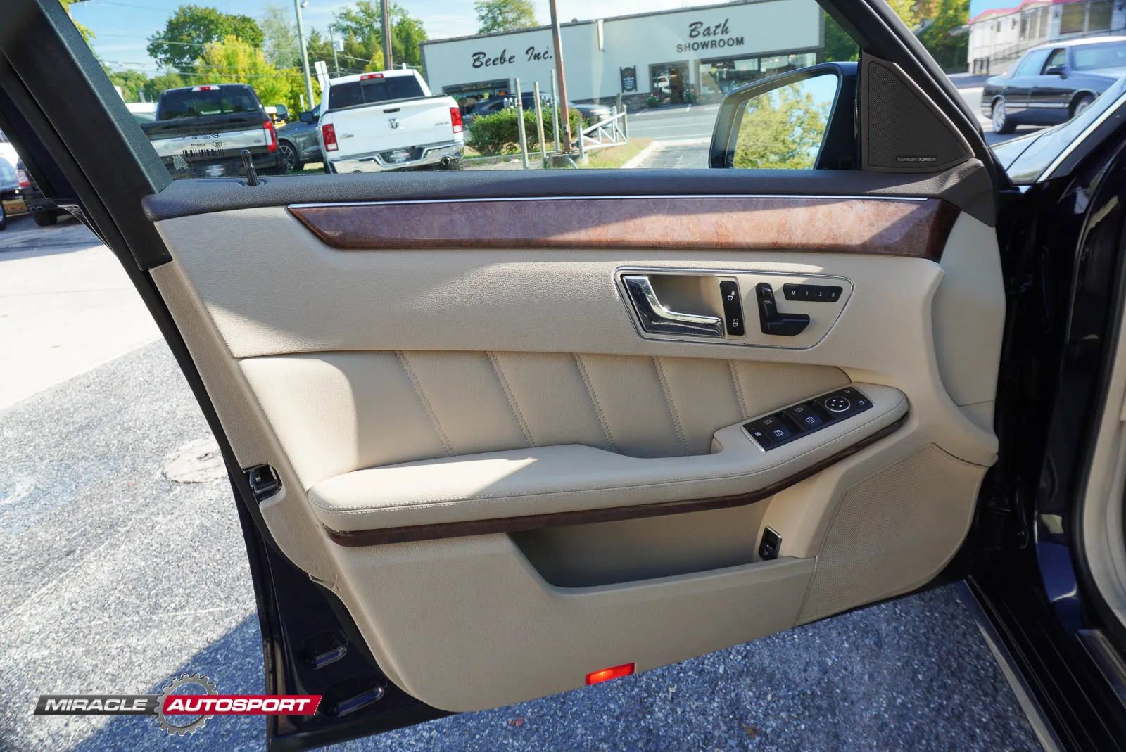 Used 2011 Mercedes-Benz E 350 4MATIC Wagon image 15