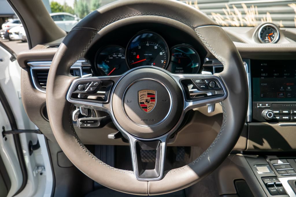 Used 2018 Porsche Macan AWD/4WD image 9