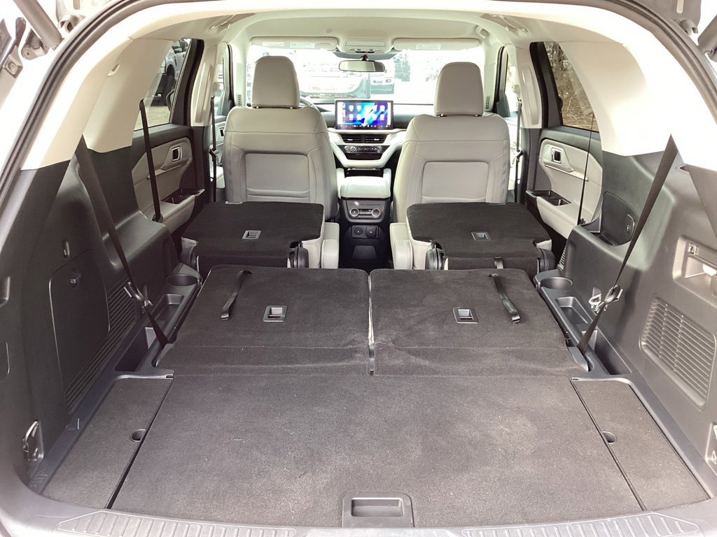 Used 2025 Ford Explorer Active w/ Active Comfort Package image 12